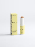 Getinte zonnebescherming in stickvorm met SPF50 – minerale zonverzorging van Auvine